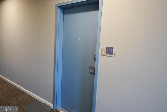 Building Photo - 218 W Main St