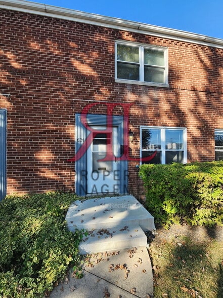 Building Photo - 624 Chatham Rd