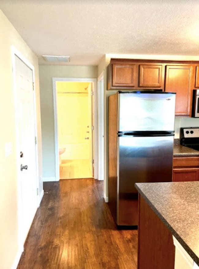 Building Photo - 1 Bedroom Apartment