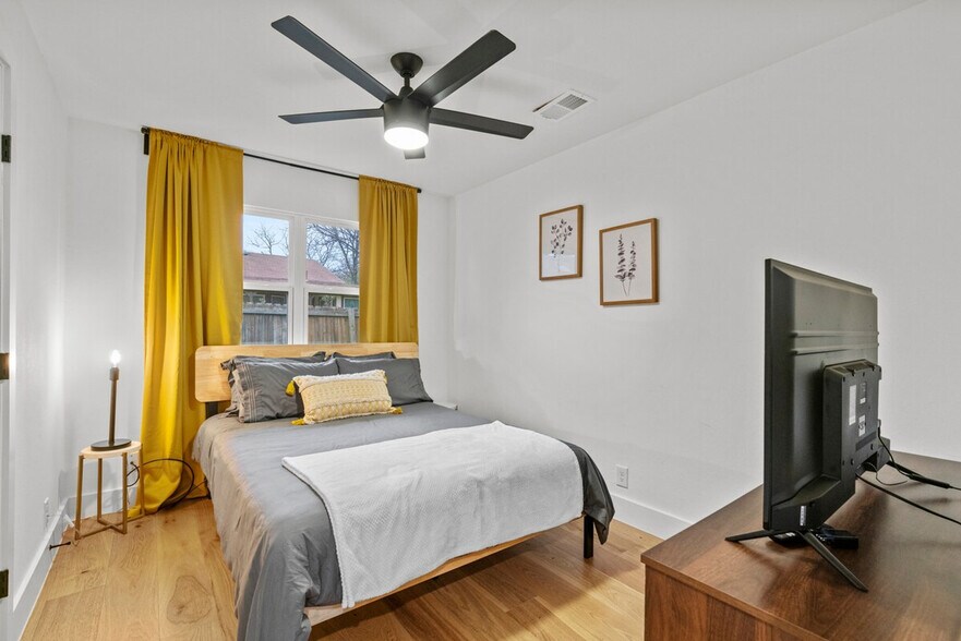 Building Photo - 2104 Lamplight Village Cir