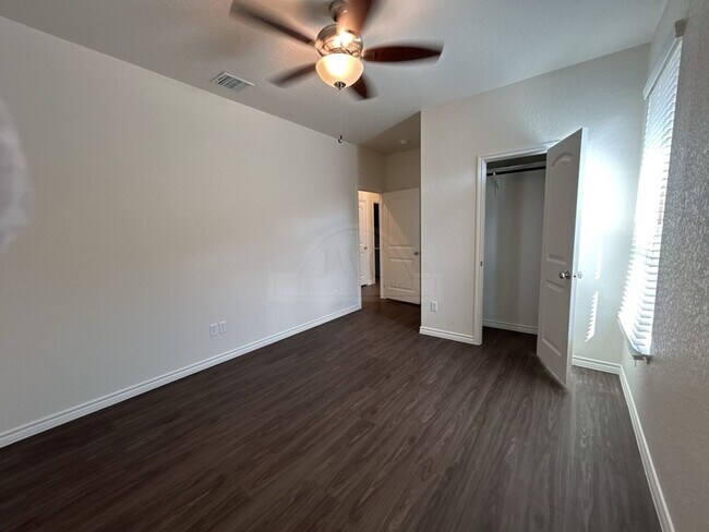 Building Photo - 5112 Rose Gdn Lp