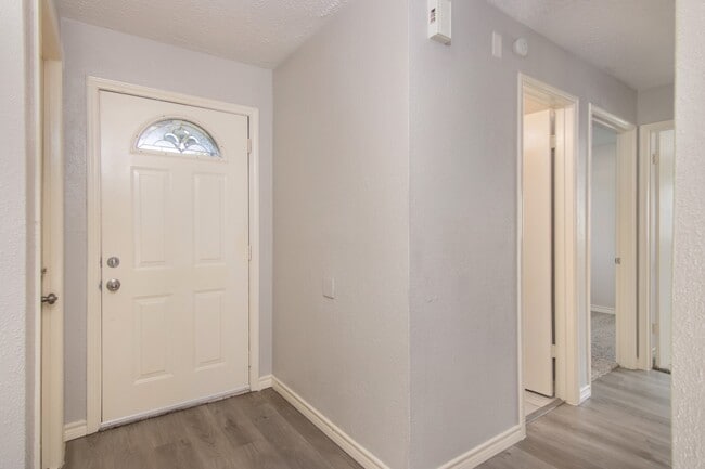 Building Photo - 15535 Evergreen Pl Dr