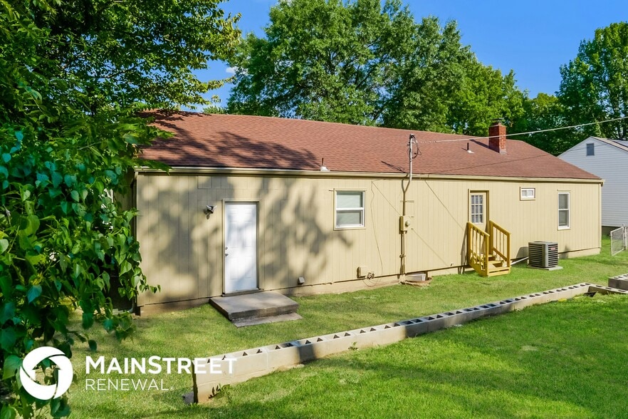 Building Photo - 2702 S Glenwood Ave