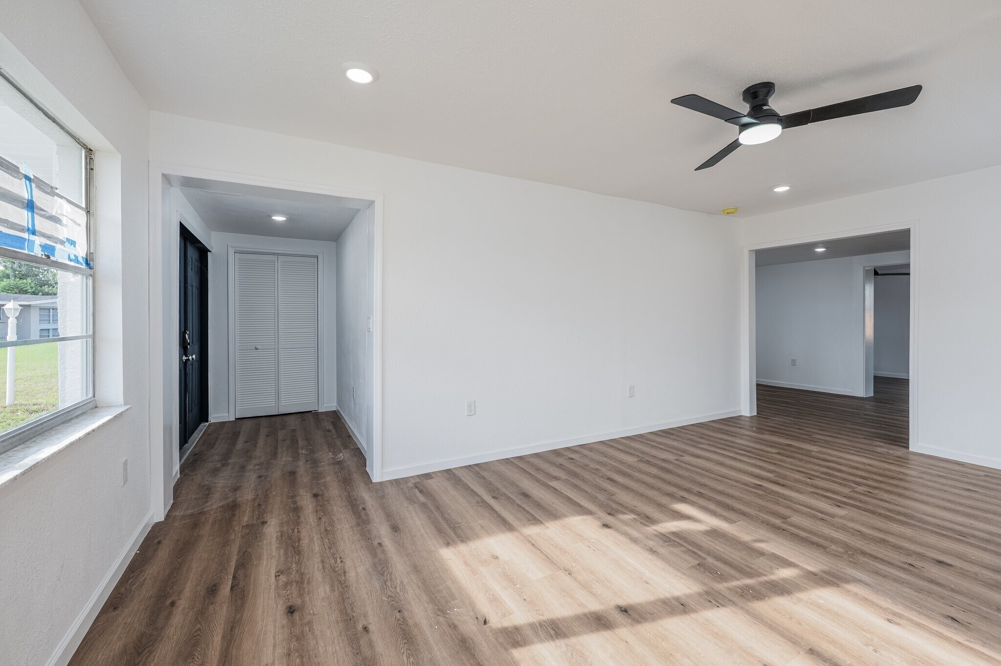Building Photo - 1811 Rhoades Terrace