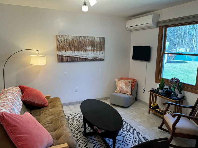 Building Photo - 1416 Hanshaw Rd