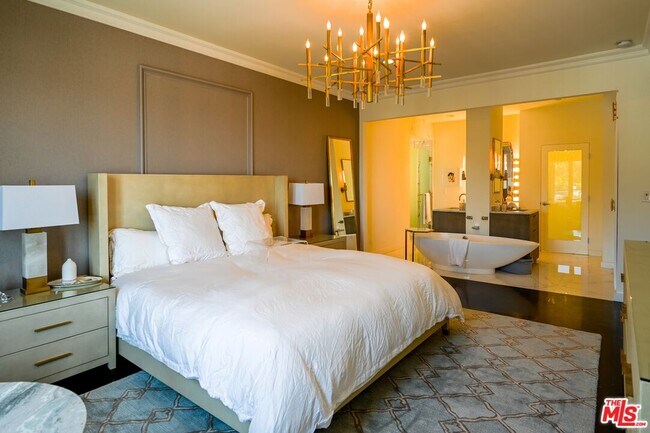 Building Photo - 1424 N Crescent Heights Blvd