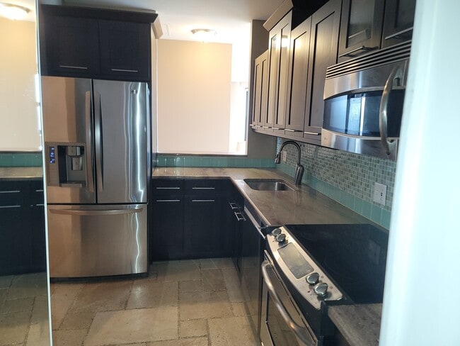 Building Photo - 3660 N Lake Shore Dr