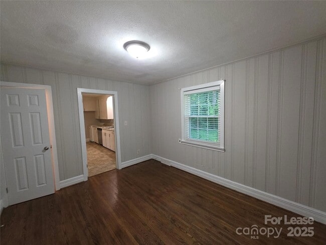 Building Photo - 4134 Sheridan Dr