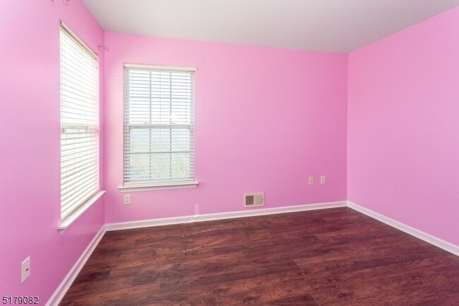 Building Photo - 135 Winding Hill Dr
