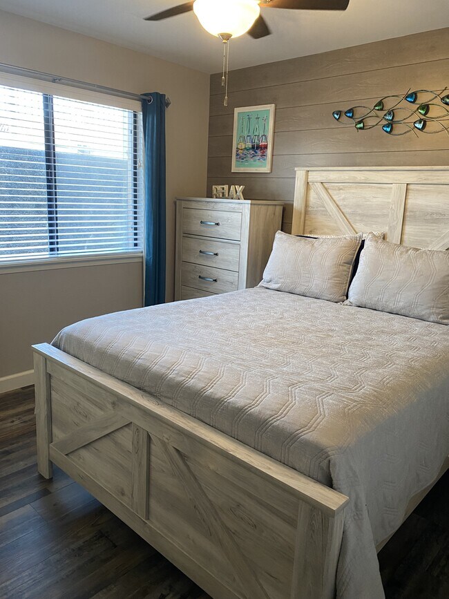 Building Photo - 611 Lazy Days Rd