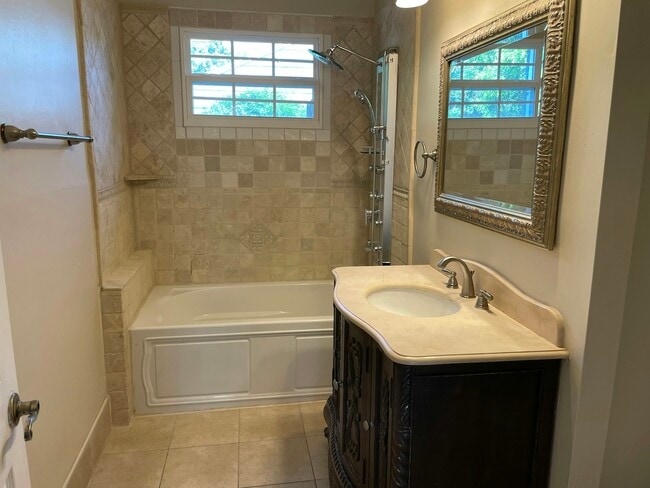 Building Photo - 5118 Stoneleigh Ave