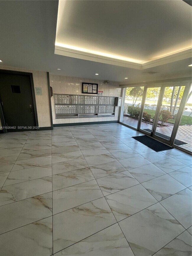 Building Photo - 1250 NE 125th St