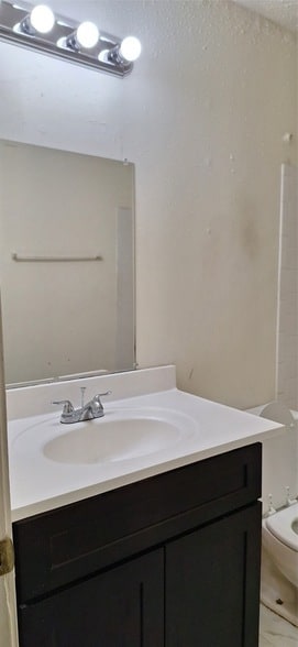 Building Photo - 1327 Brenda Ln