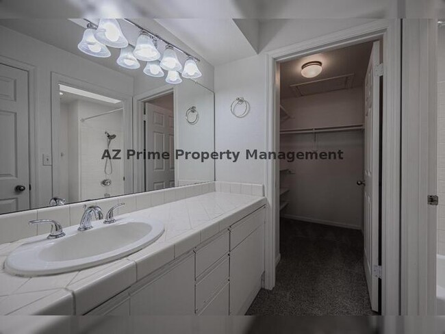 Building Photo - 7835 E Glenrosa Ave