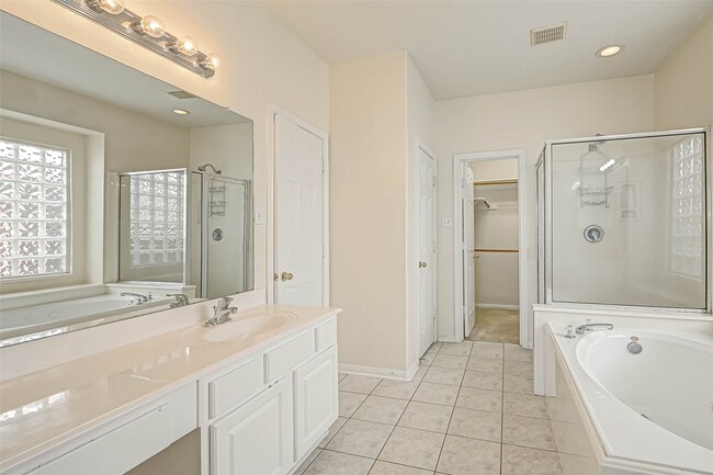 Building Photo - 16635 Bishop Knoll Ln