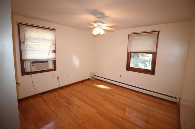 Building Photo - 76 Franklin St