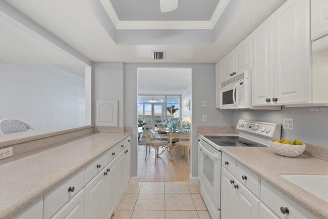 Building Photo - 255 The Esplanade N