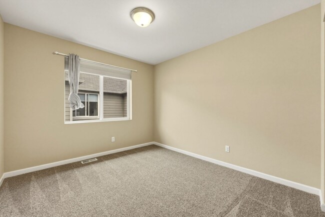 Building Photo - 4 bedrooms 2.5 baths 1826 sq.ft. Olympia School District