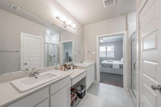 Building Photo - 3202 Glorioso Dr