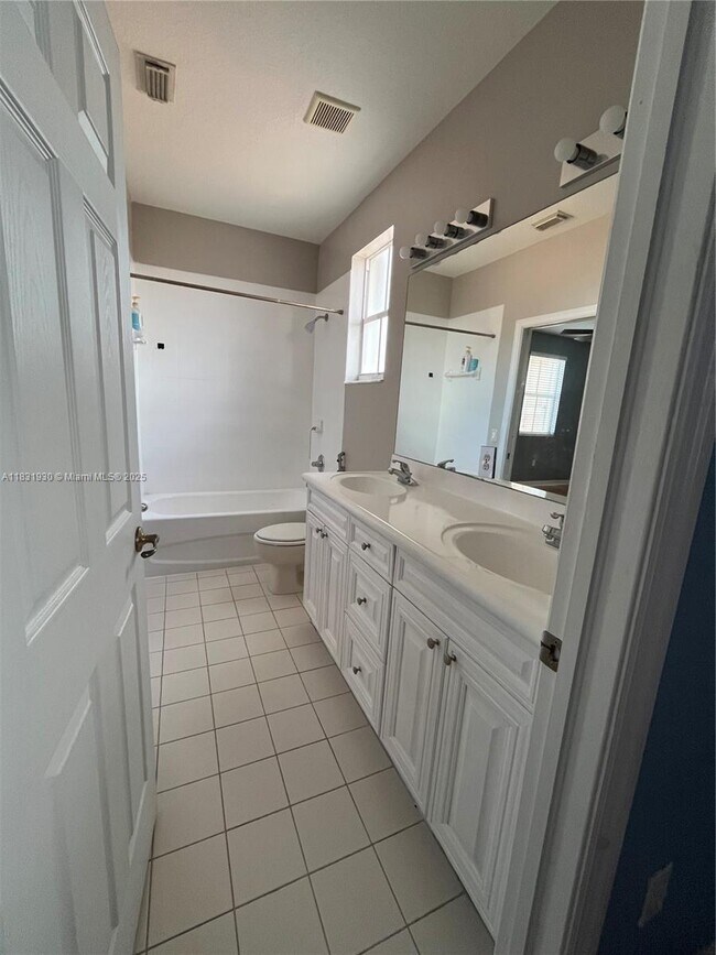 Building Photo - 9140 SW 153rd Ave