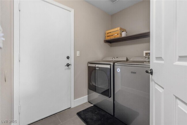 Building Photo - 3185 Castle Canyon Ave