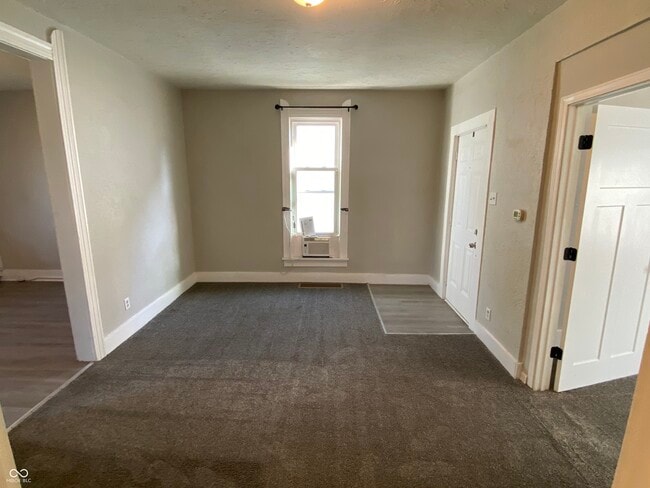 Building Photo - 510 W 5th St