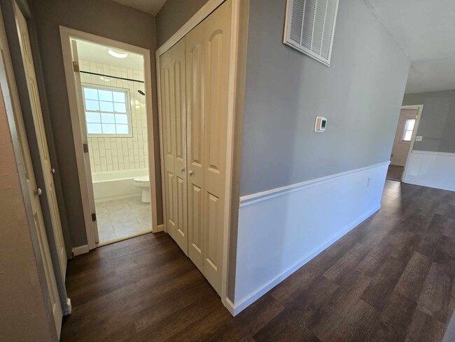 Building Photo - 259 Walton St