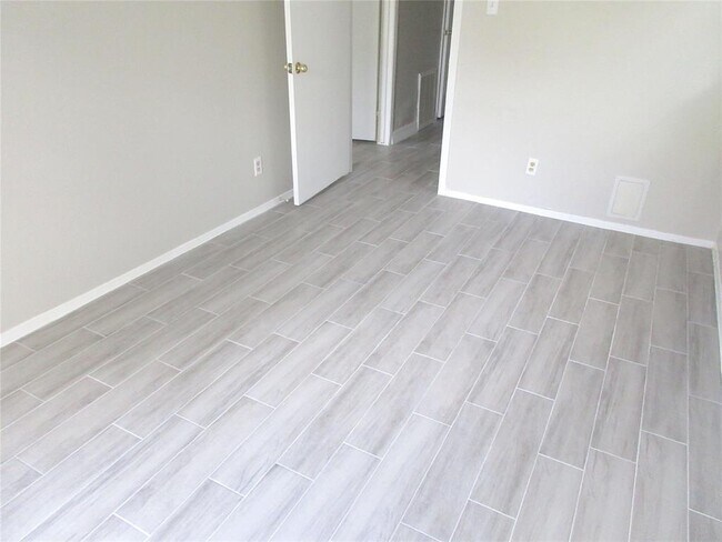 Building Photo - 1220 Shadowdale Dr