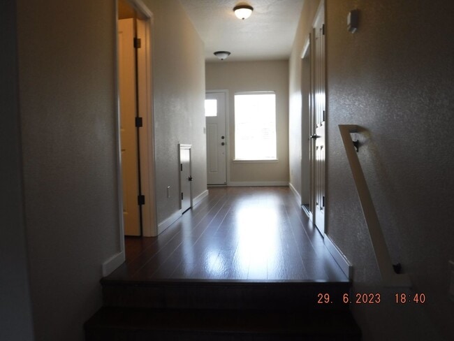 Building Photo - Nice 3 Bedroom townhouse in E Medford