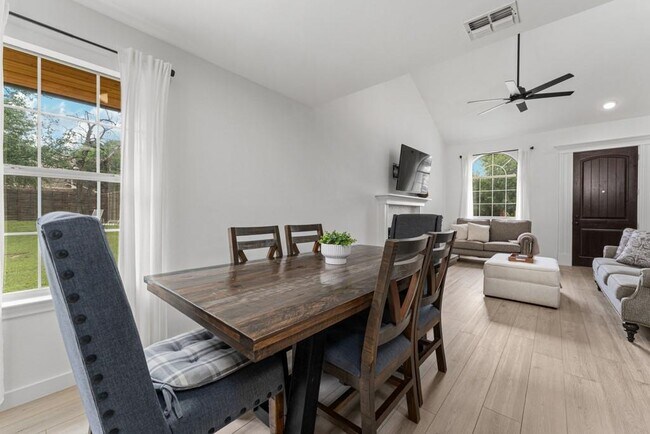 Building Photo - 1409 Lantern Light Dr