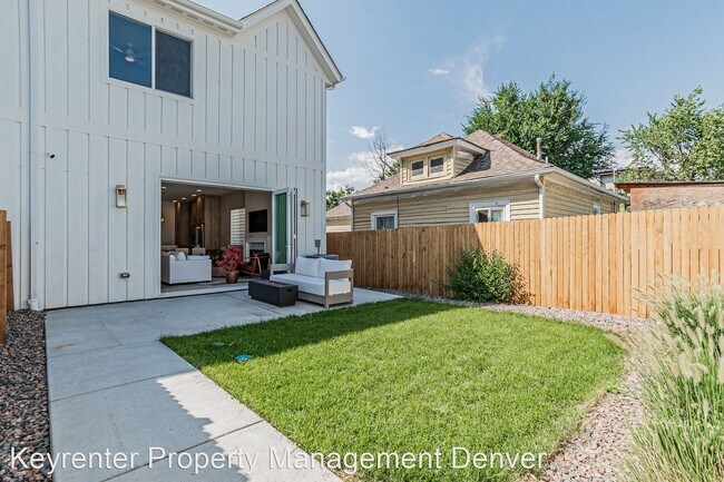 Building Photo - 4 br, 3.5 bath House - 2570 South Cherokee...