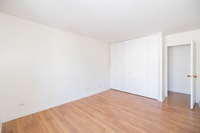 Building Photo - 211 E Ohio St