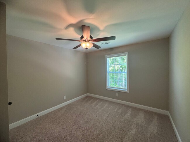 Building Photo - Gorgeous Single Family Home In Clarksville