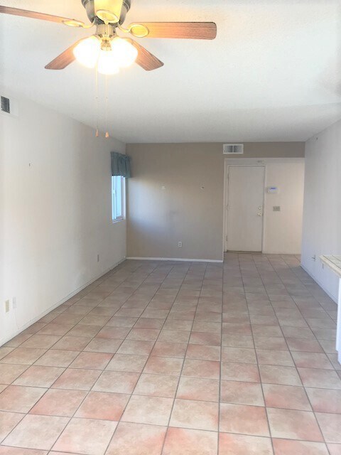 Building Photo - **Beautiful Lake Elsinore 3 Bdrm 2.5 Baths...