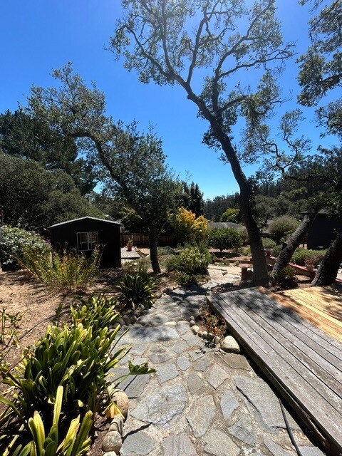 Building Photo - 6845 Lakeview Dr