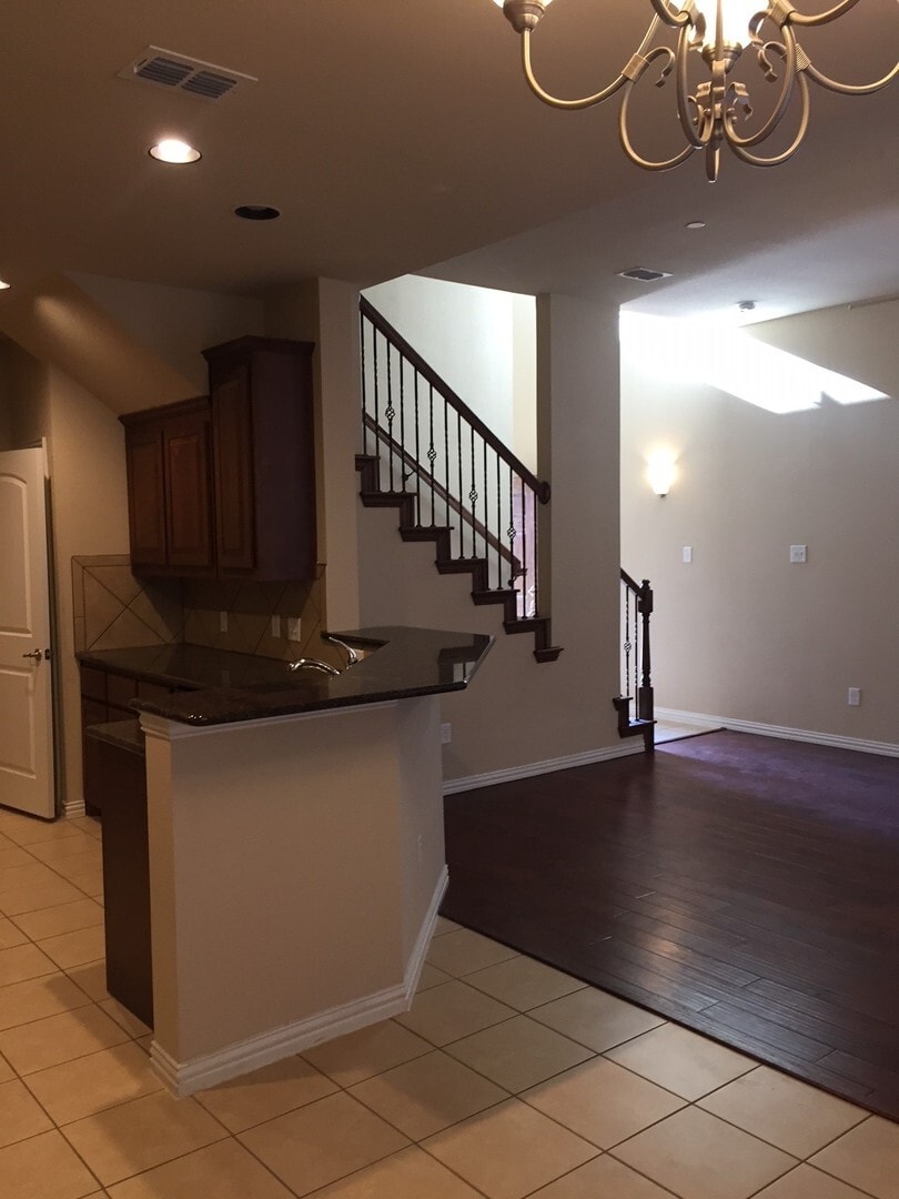 Building Photo - 243 Sherburne St