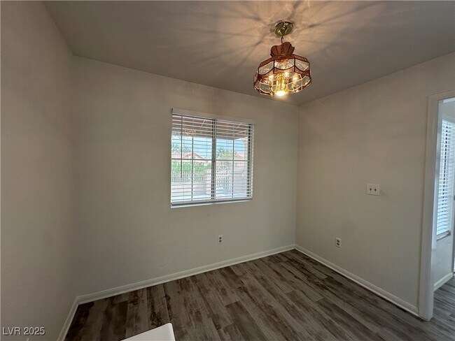 Building Photo - 2419 Desert Glen Dr
