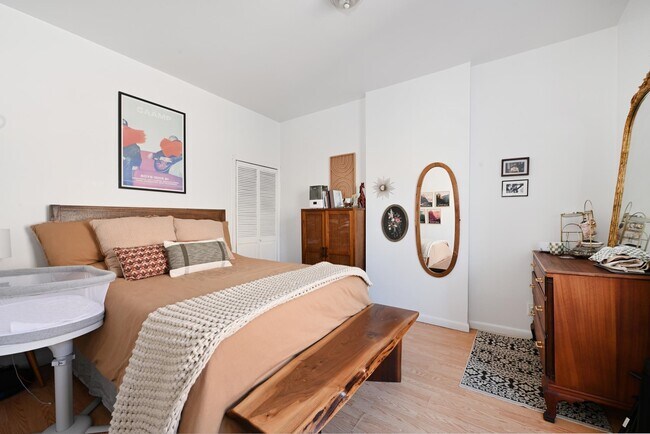 Building Photo - 902 Park Ave