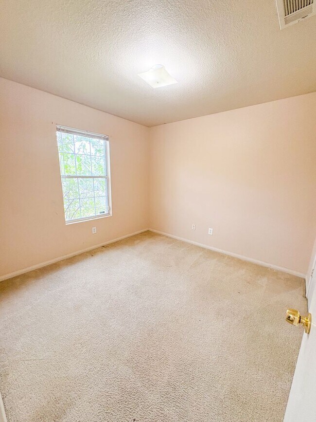 Building Photo - 2909 Blackburn Dr