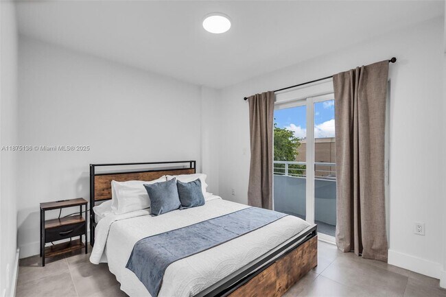 Building Photo - 645 Palmetto Dr