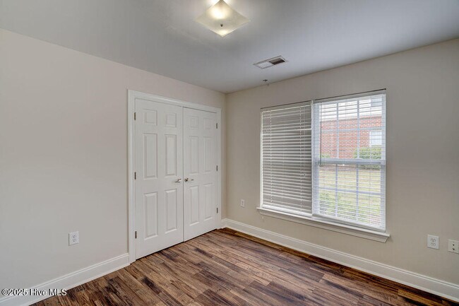 Building Photo - 2820 Bloomfield Ln