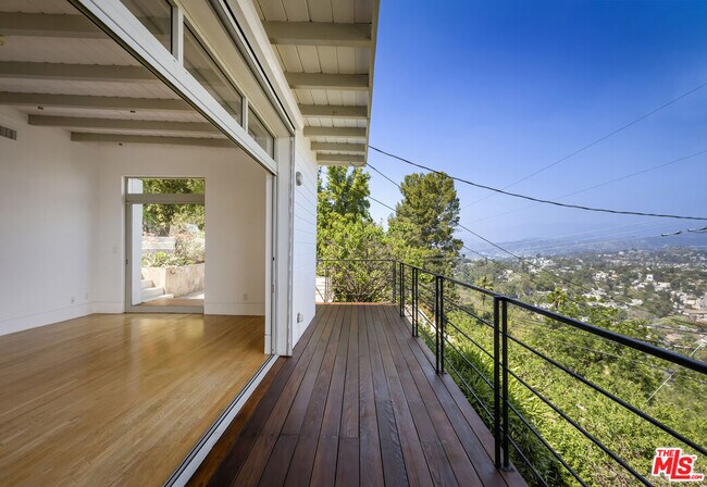 Building Photo - 631 Cross Ave