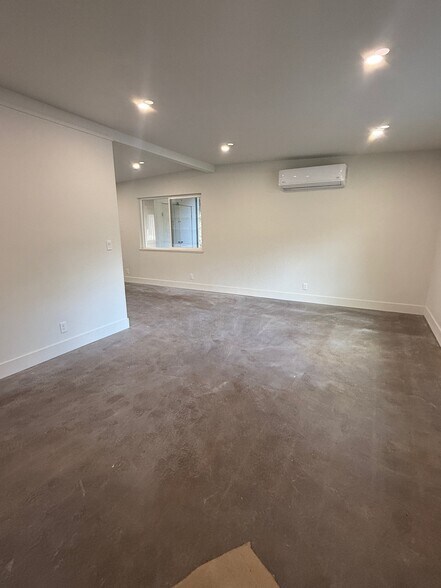 Building Photo - 2829 Manor Dr