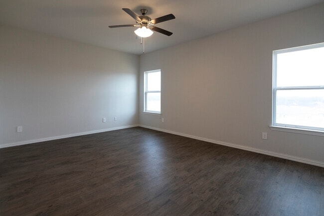 Building Photo - 1450 Waterview Dr