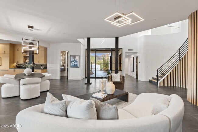 Building Photo - 3135 E Palo Verde Dr