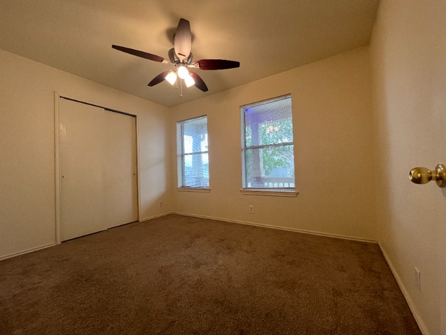 Building Photo - 162 Challenger