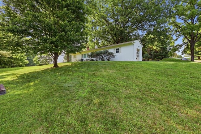 Building Photo - 1605 Brintons Bridge Rd