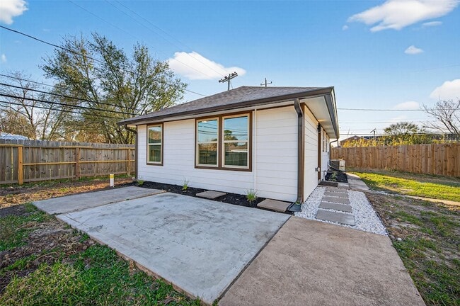 Building Photo - 6621 Jason St