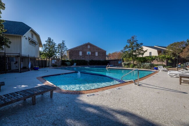 Building Photo - 6422 Burgoyne Rd