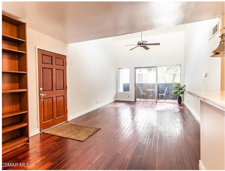 Building Photo - 18645 Hatteras St